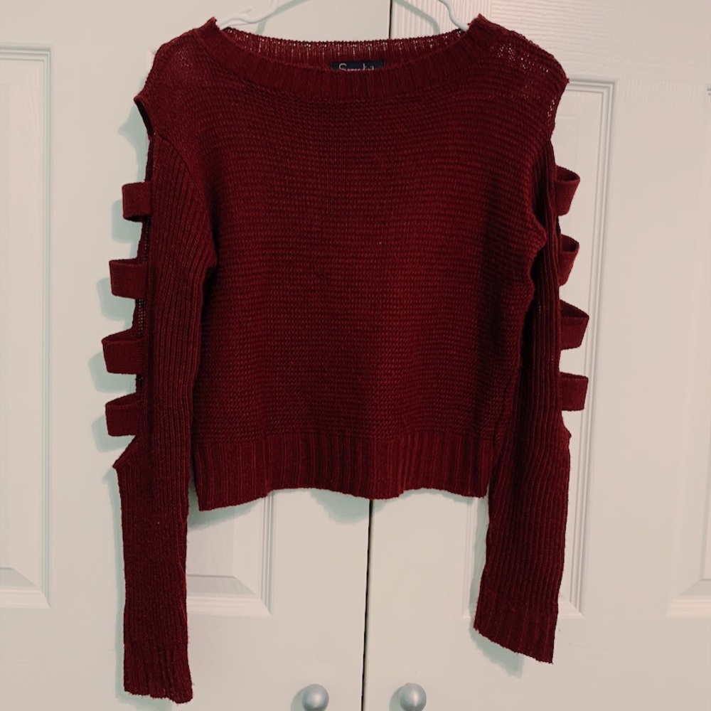 maroon sweater